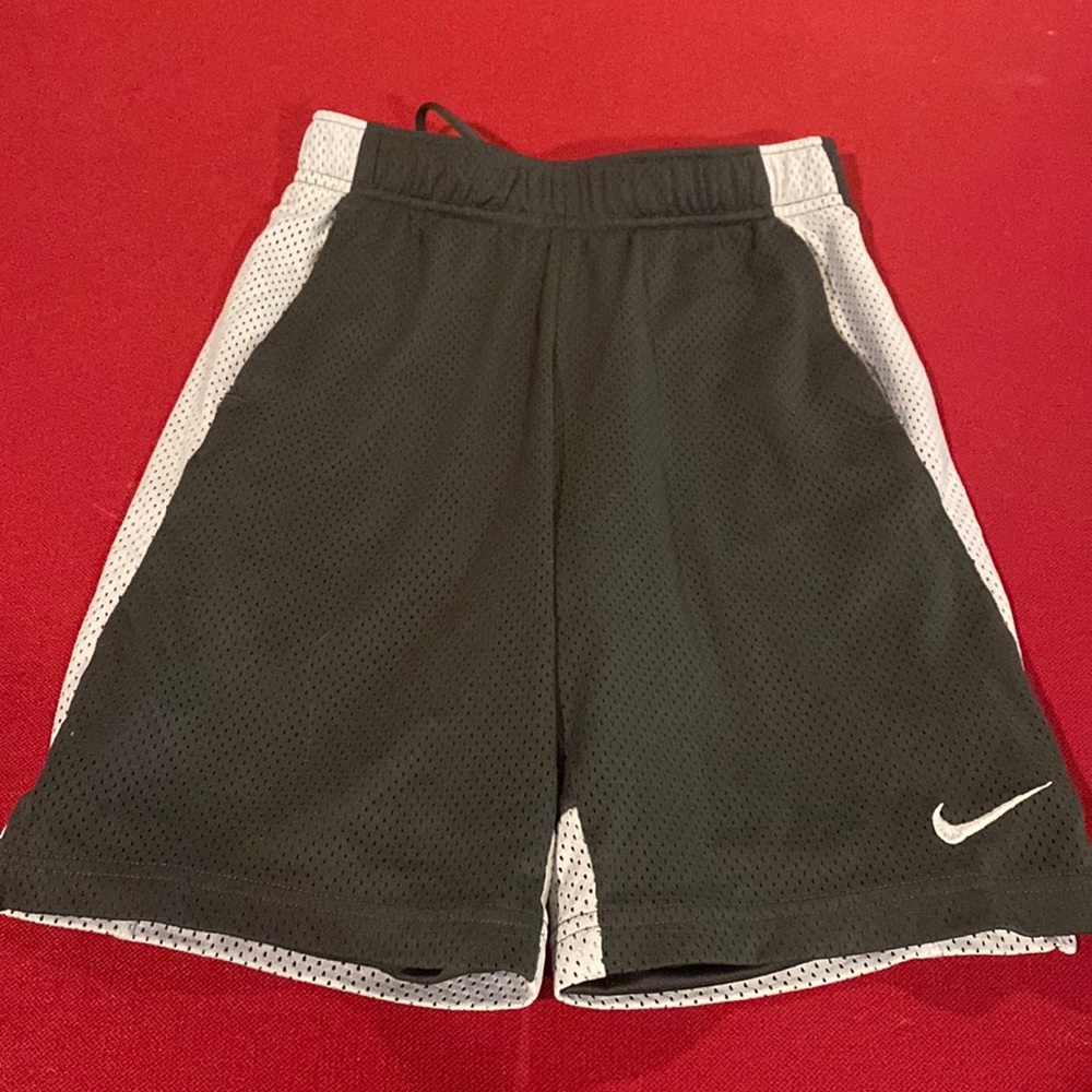 Boy’s Nike gray mesh dry fit shorts size medium